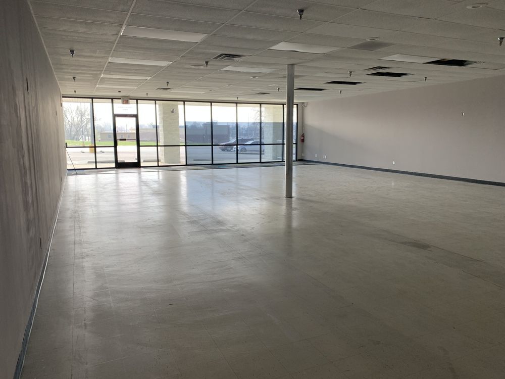 Blackiston Mill Shopping Center: 1418, 1420 Blackiston Mill Road, Clarksville, IN 47129